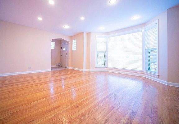 5th image of 1834 N Natoma Ave
