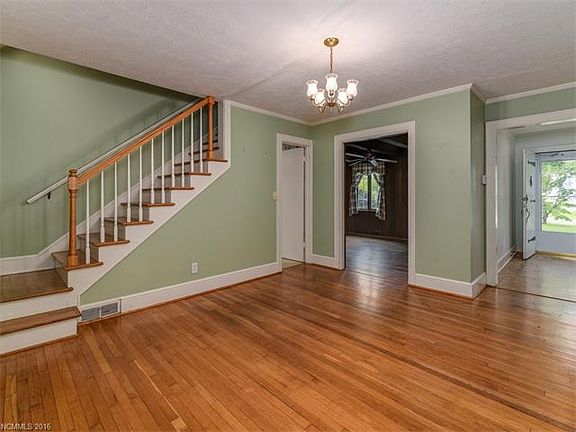 4th image of 844 4th Ave W
