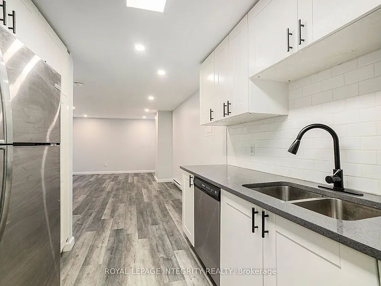 22 Dollard St #B — Photo 6