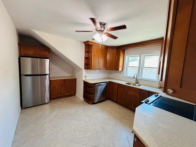 75 Elm Ave — Photo 4