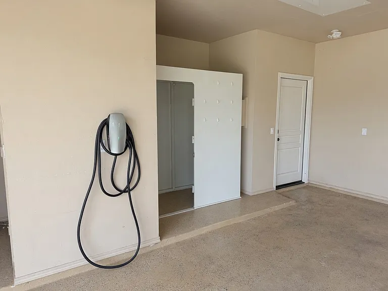 319 Taylam Rd — Photo 19