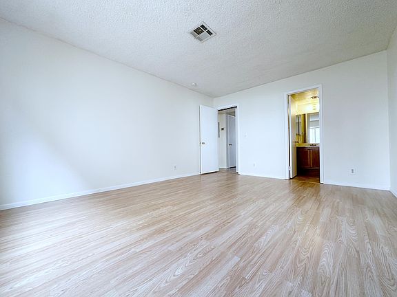 4th image of 1405 Cedar Rock Ln Unit 101
