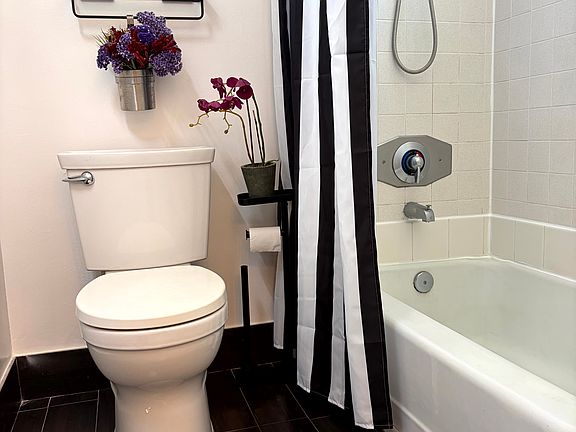 5th image of 11831 Mayfield Ave APT 6