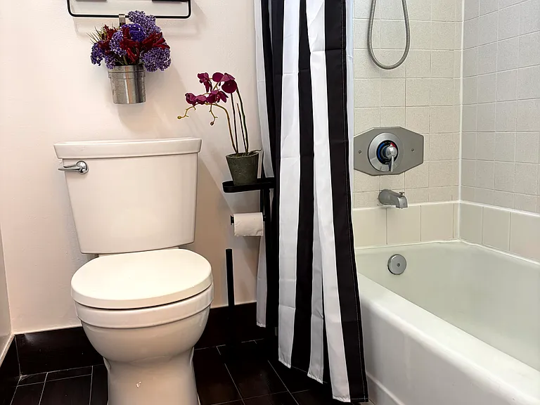 11831 Mayfield Ave #6 — Photo 5