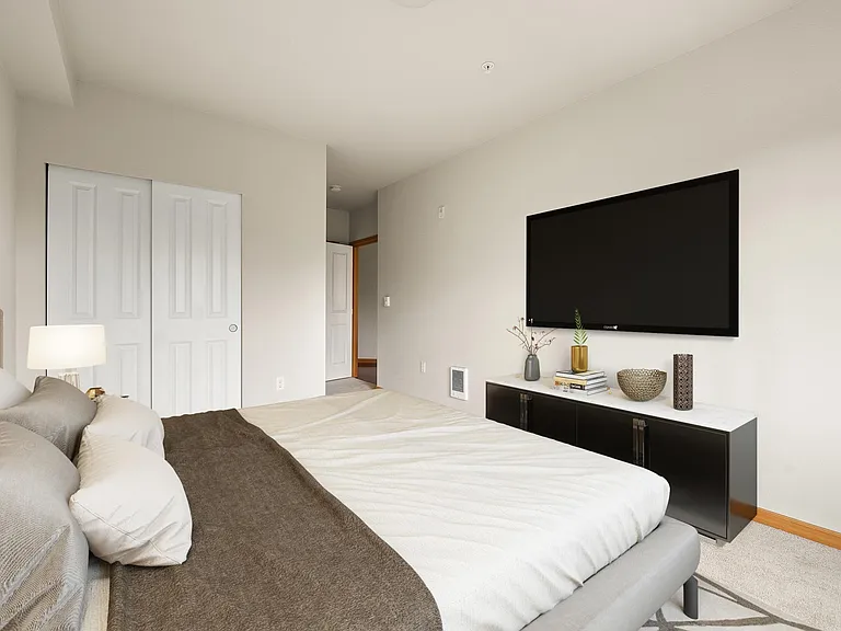 Shangri La Apartments — Photo 11