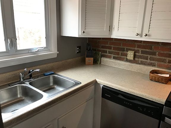 5th image of 108 E Dublin Granville Rd APT N