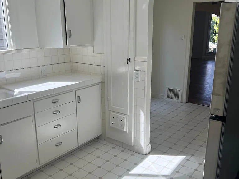 2645 Chestnut St — Photo 10