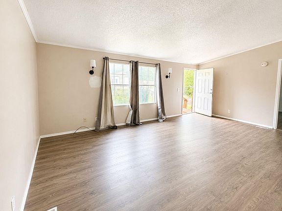 4th image of 118 Lockman St