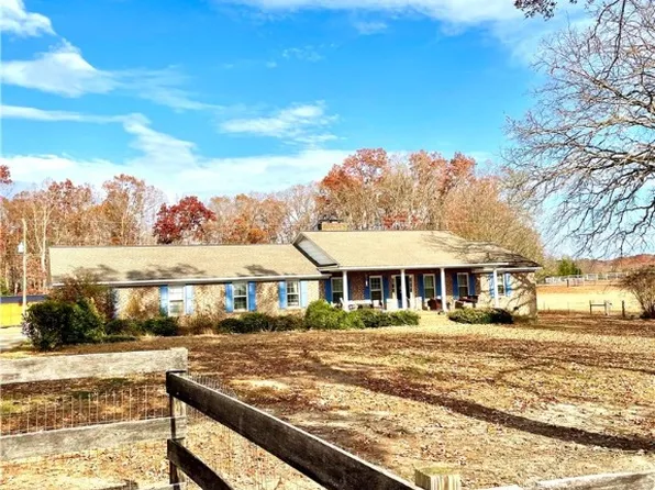 135 Acker Rd, Belton, SC 29627