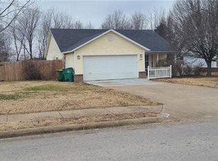 2930 Twin County St, Springdale, AR 72764