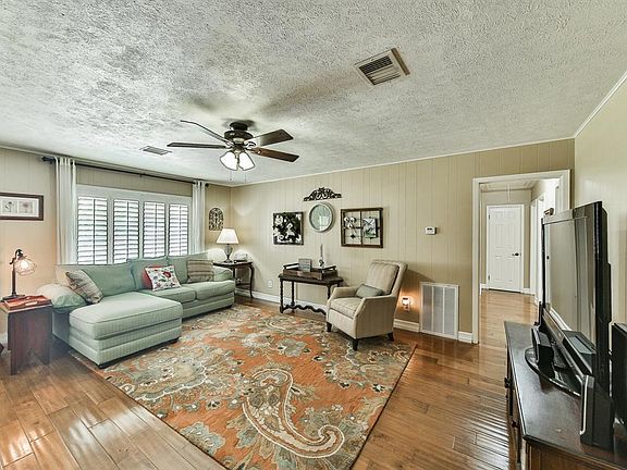 5th image of 1006 Sharie St