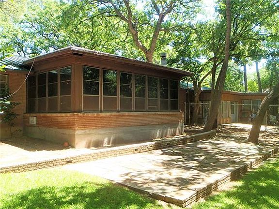 2nd image of 2609 Jamestown Ln