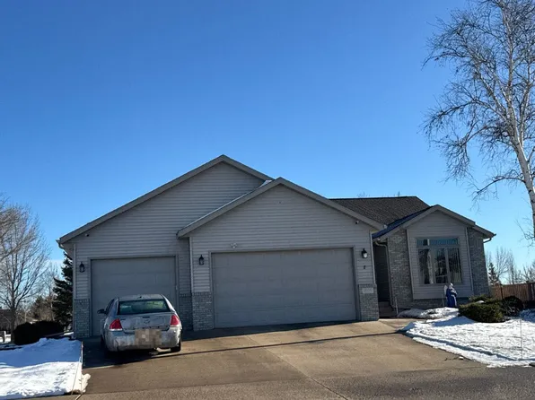 2600 Parkview Dr S, Fargo, ND 58103