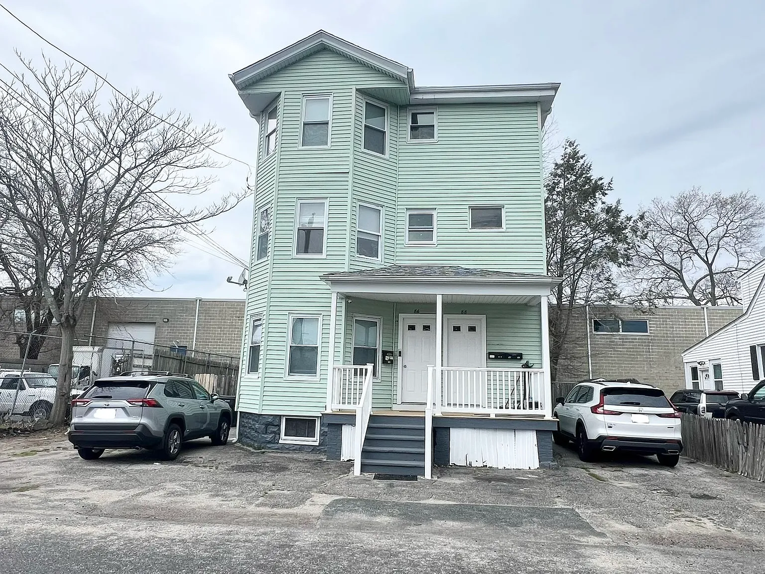 2 bed, 921 sqft, $1,900 — Photo 1