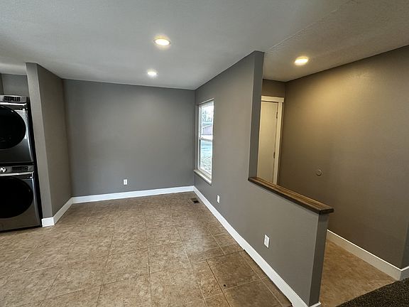 4th image of 3231 S Garland Way