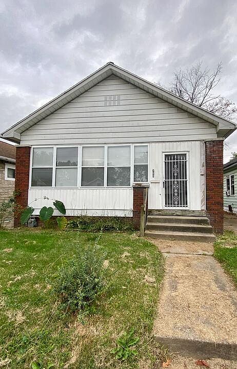 1st image of 713 E Maryland St