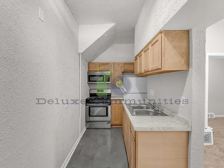 801 Prospect Ave SE — Photo 3