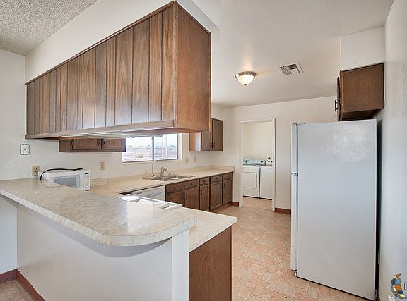 4th image of 115 W Danenberg Dr