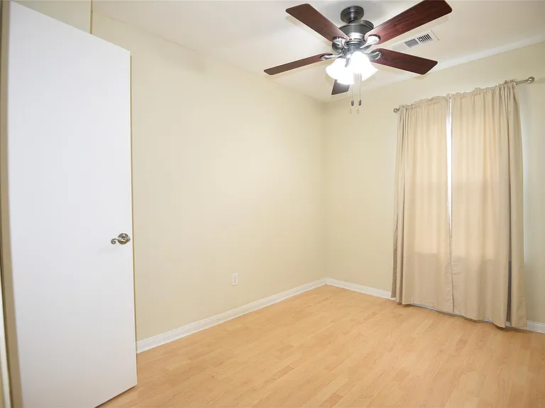 1008 Andrews St — Photo 12