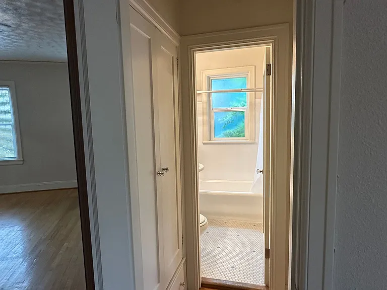 230 NE 28th Ave — Photo 10