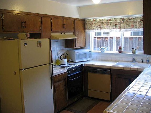Light & Bright Offers Plenty of Counter and Storage Space
