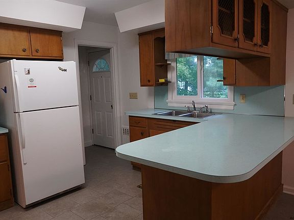 3rd image of 49 Kelton Ct