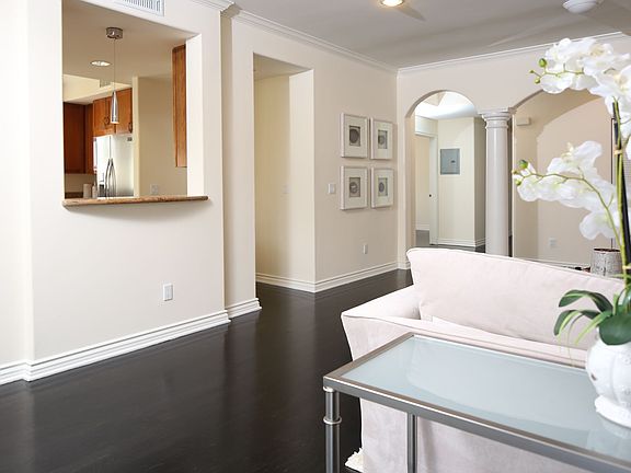 4th image of 1861 Veteran Ave APT 301