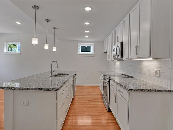 4th image of 1215 Bainbridge St
