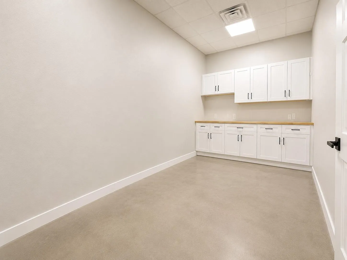 2 bed, 1.0 bath, 3500 sqft, $5,000 — Photo 3