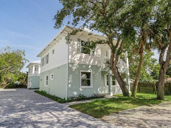 667 SW Cleveland Ave #2