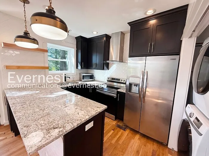 112 Crest Dr — Photo 2