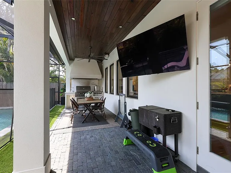 2402 W Parkland Blvd — Photo 41