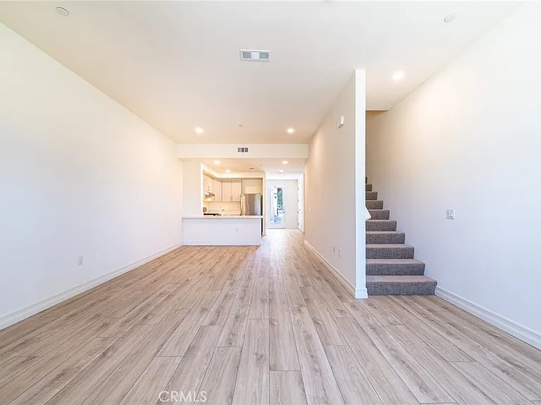 190 N New Ave #4 — Photo 13