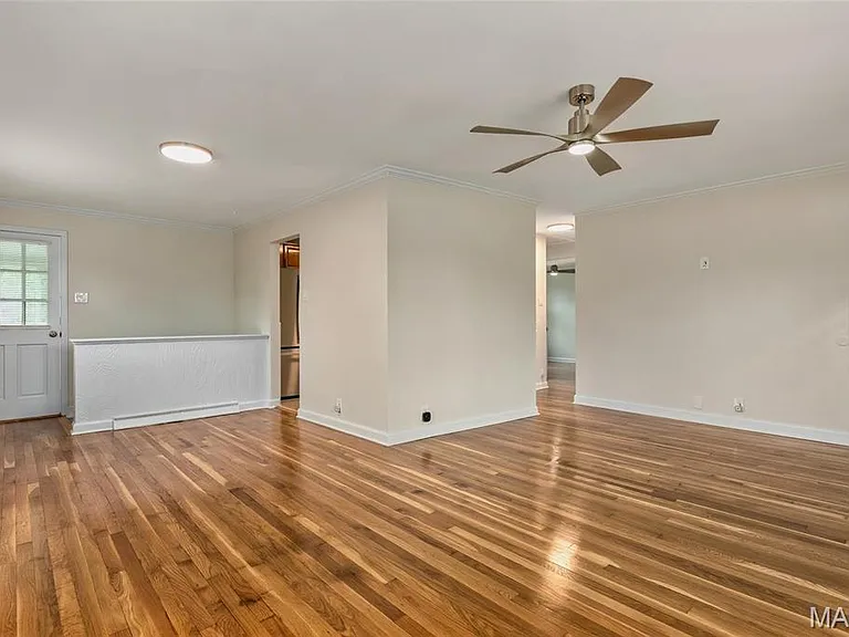 637 Karess Dr — Photo 2