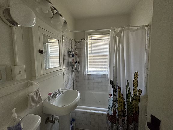 3rd image of 2555 Bryant Ave S APT 101