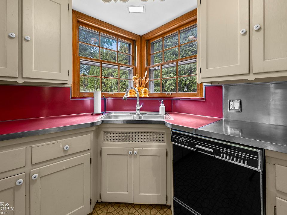 470 Allard Ave, photo 6