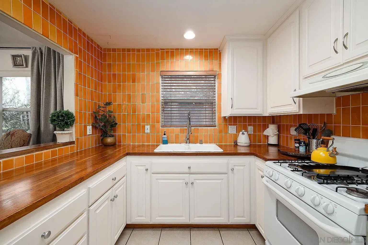 3 bed, 2.0 bath, 1000 sqft, $4,000 — Photo 4