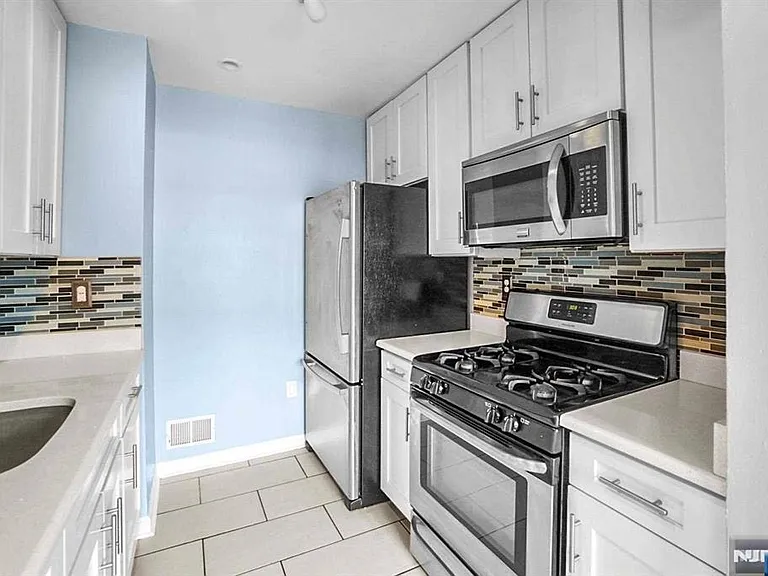 100 Callahan Ct — Photo 15