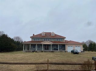 295 Golfview Ct, East Marion, NY 11939