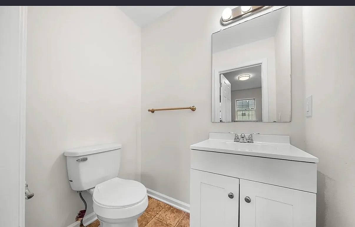 3 bed, 1125 sqft, $2,450 — Photo 4