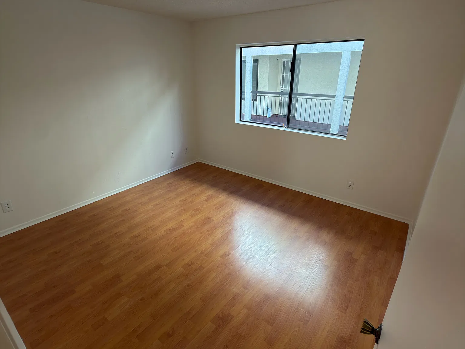 814 E Windsor Rd — Photo 3