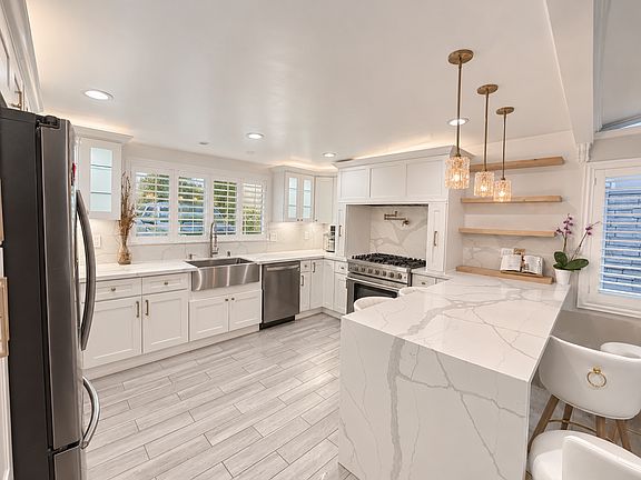 3rd image of 10032 Bevis Ave