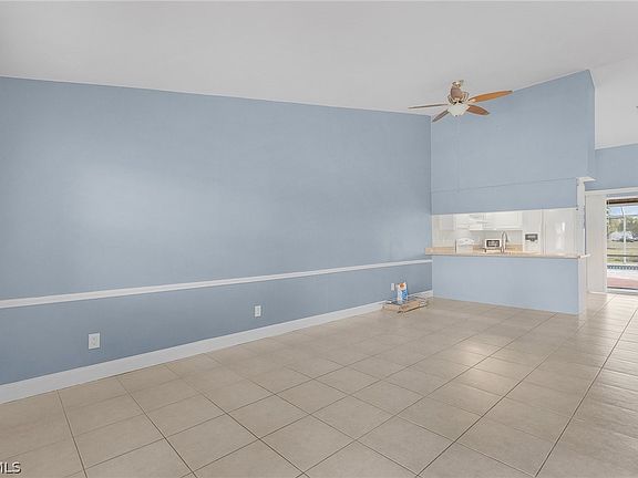 3rd image of 930 SW 37th Ln