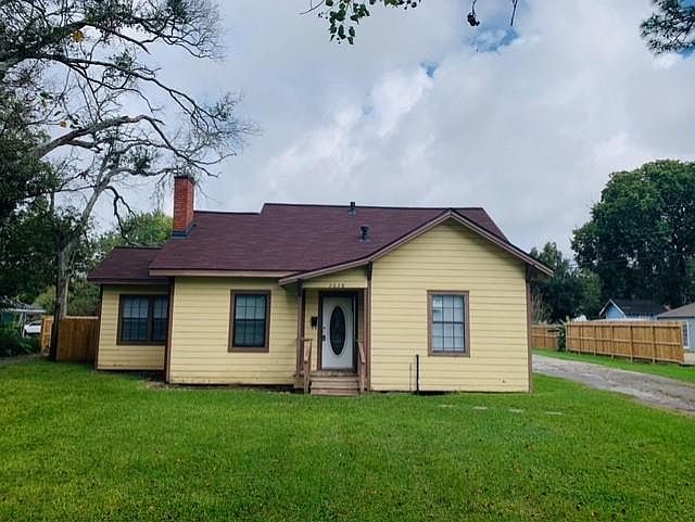 1st image of 2628 Cedar Dr