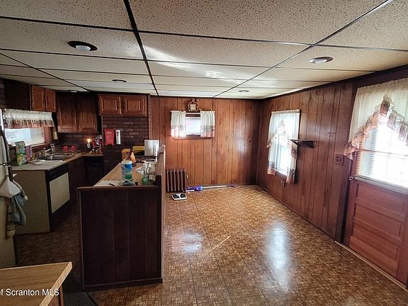 5th image of 400 Franklin Ave