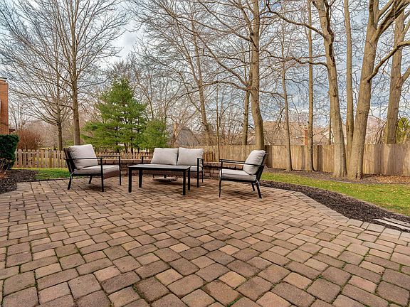 4th image of 410 Ashford Dr