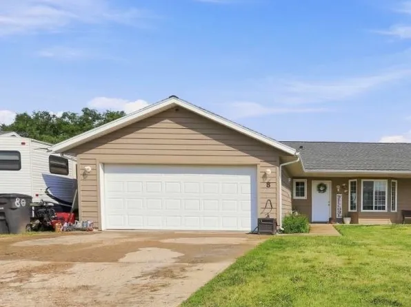 8 Meadow Ln, Stanley, ND 58784
