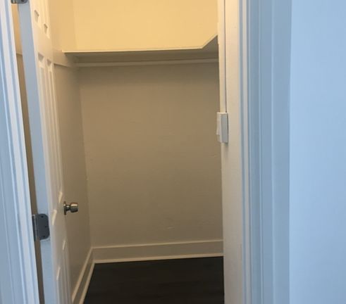 4th image of 1019 S Kingsley Dr #202