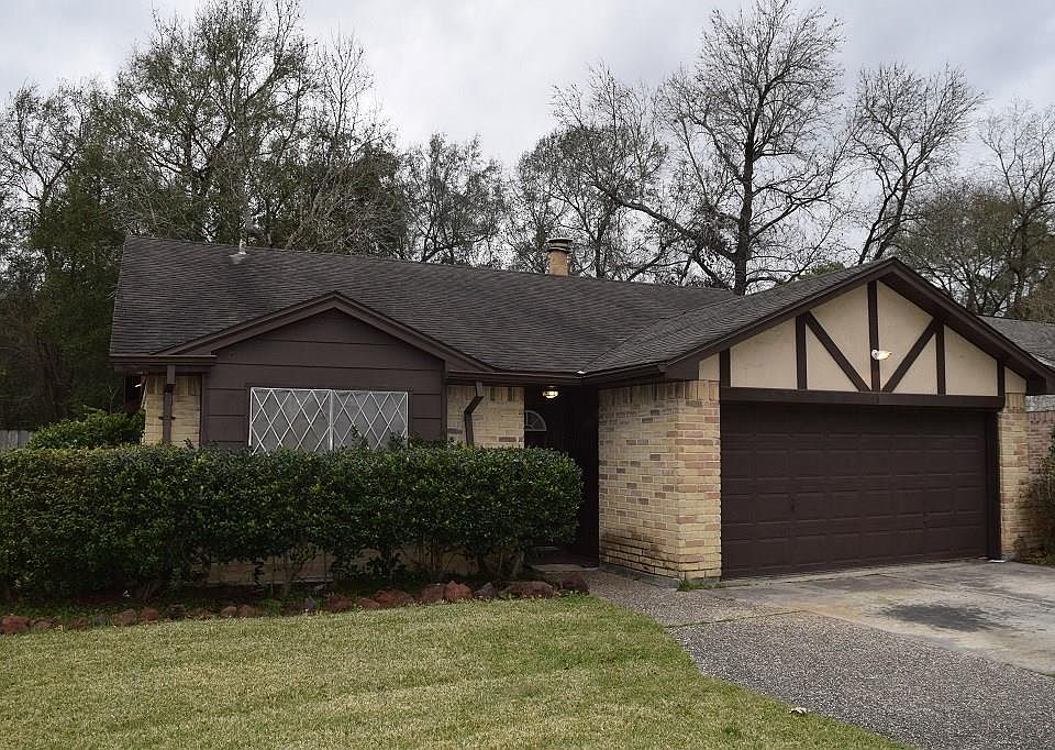 1st image of 20007 Foxwood Forest Blvd