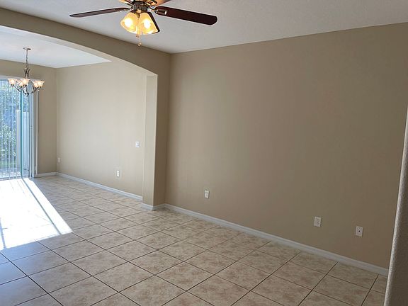 3rd image of 2121 Victoria Glen Dr